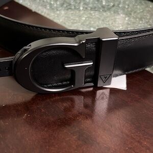 New Guess Black Leather Belt with Signature G Buckle size large C1